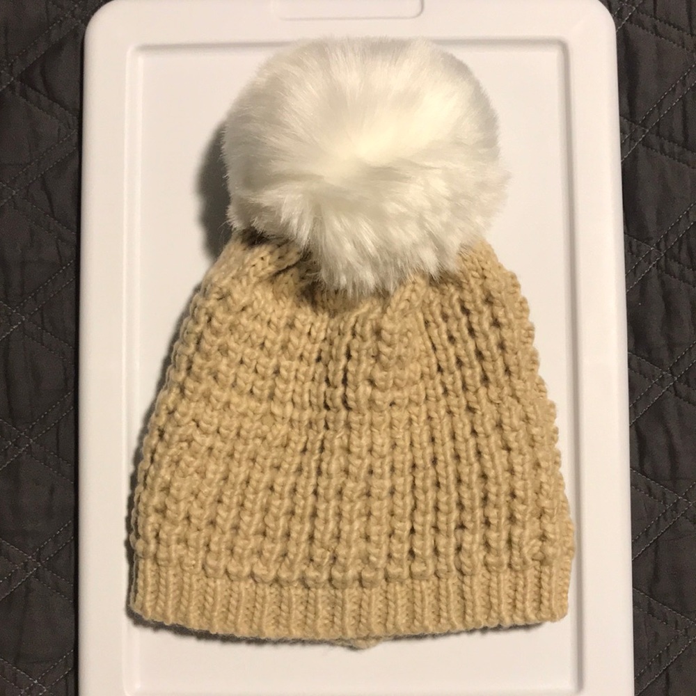Kyi Kyi Canada Knit Hat